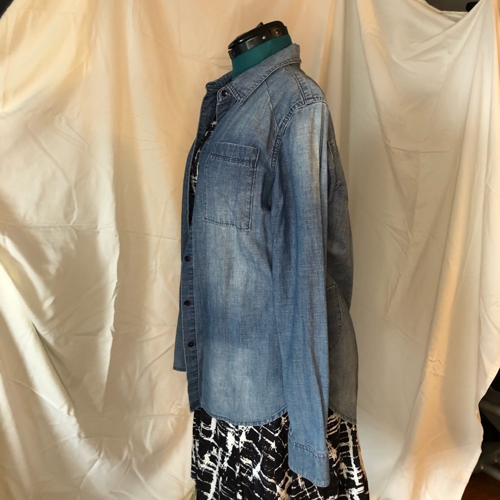 Chip and Foster denim shirt. Excellent condition. Small